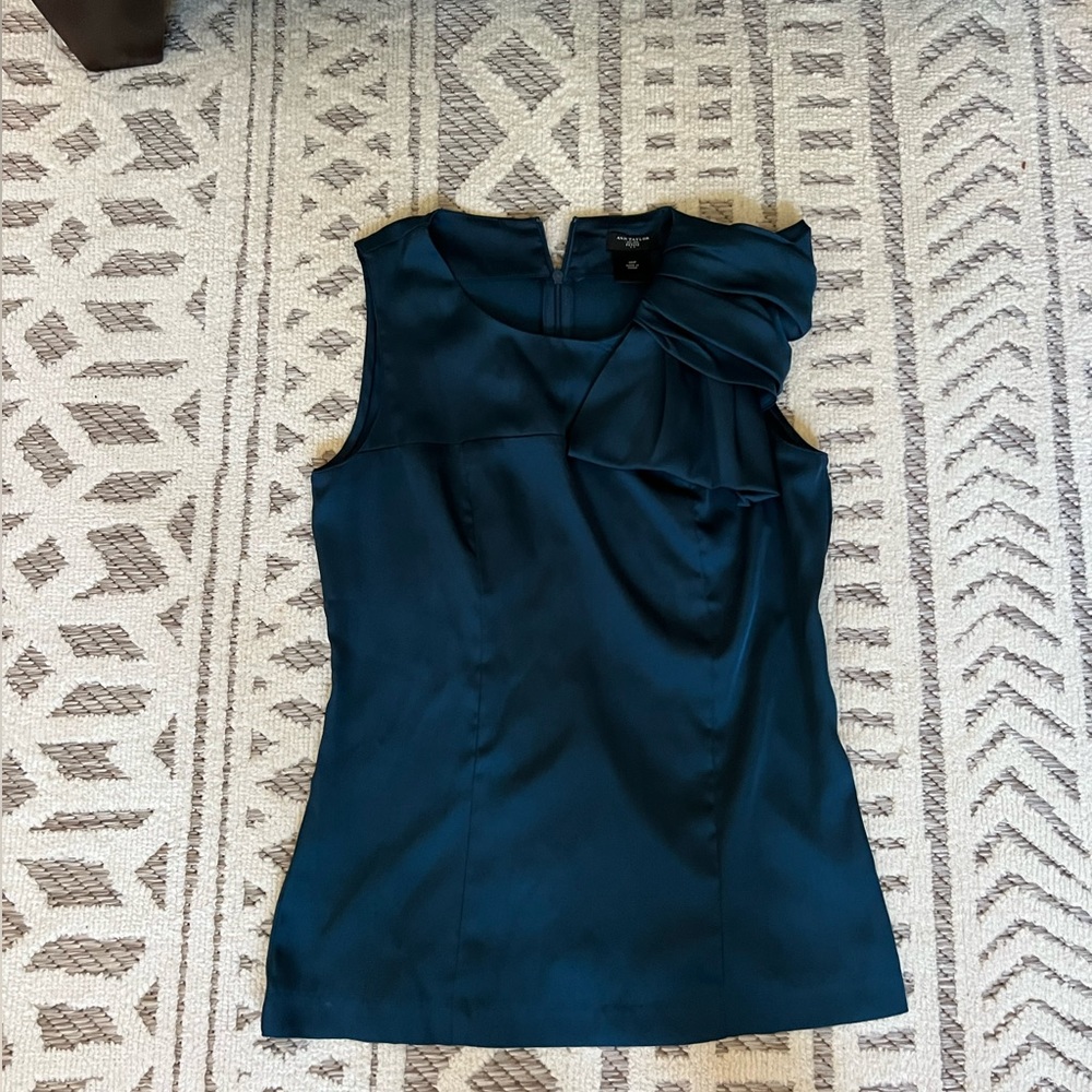 Like New only worn once Ann Taylor Blouse in Blue Size 00 Petite